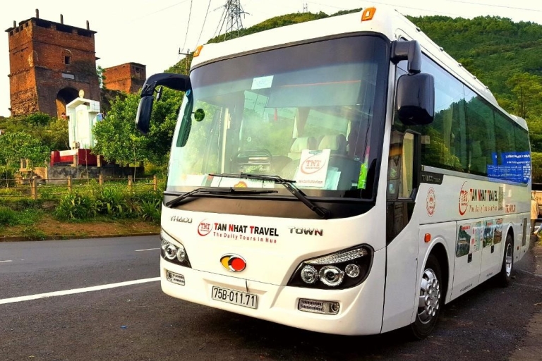 Transfert en bus de Hue à Phong Nha avec visites touristiques