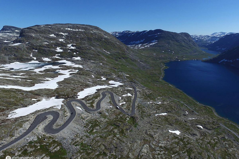 Geiranger: Panorama Bus Tour (Highlights viewpoint) Geiranger: Panorama bus tour Eaglebend - Flydalscanyon 1,5 h