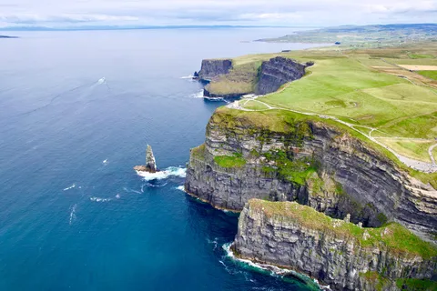 Prywatna wycieczka Cliffs of Moher & Galway City Tour z Dublina