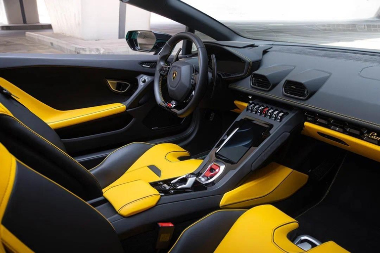 Experience Dubai in a Lamborghini