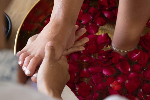 كانجو: علاجات التدليك والسبا في منتجع Svaha Spa Batu Bolongتدليك بالحجر الدافئ لمدة 60 دقيقة (فردي)