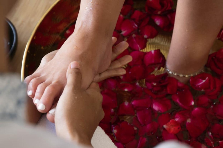 كانجو: علاجات التدليك والسبا في منتجع Svaha Spa Batu Bolongتدليك بالحجر الدافئ لمدة 60 دقيقة (فردي)