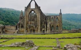 From Cardiff: Wye Valley-Roman Ruins-Tintern Abbey Day Tour