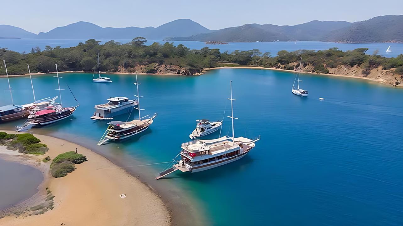 Fethiye: Bootstour zu den blauen Buchten mit Mittagessen und Schwimmen