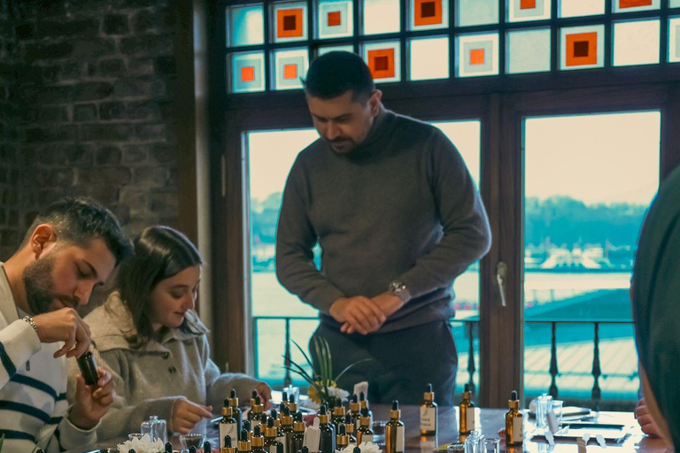 Istanbul: Laboratorio di creazione di profumi con vista sul Bosforo