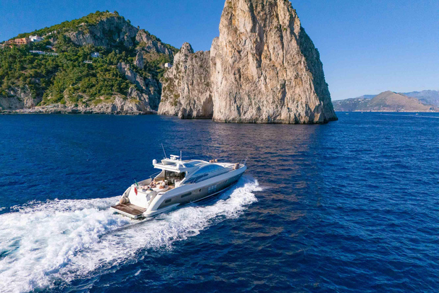 Isquia y Prócida en 1 día: tour privado en yate de lujo