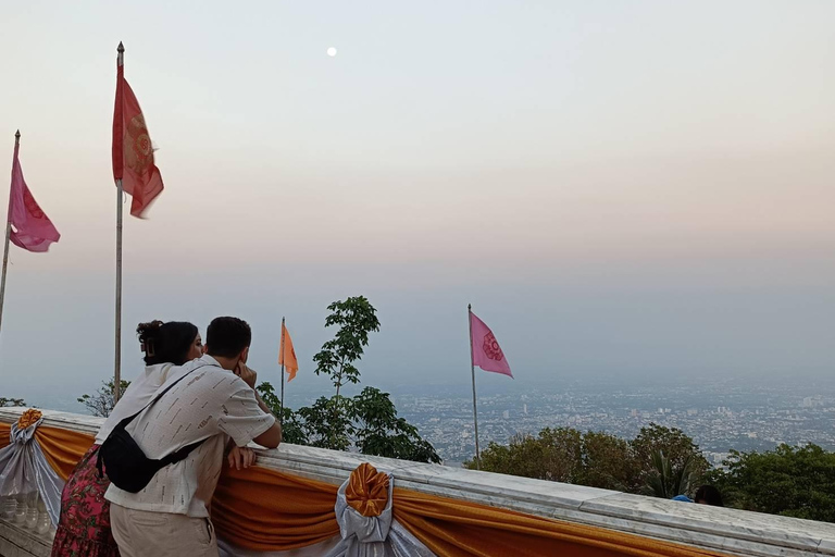 Półdniowa poranna wycieczka do Wat Pha Lat i Wat Phra That Doi SuthepPritave Tour