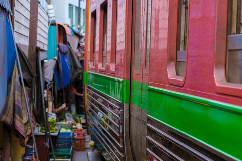 Mercado de Maeklong más viaje corto en tren, y Damnoen Saduak