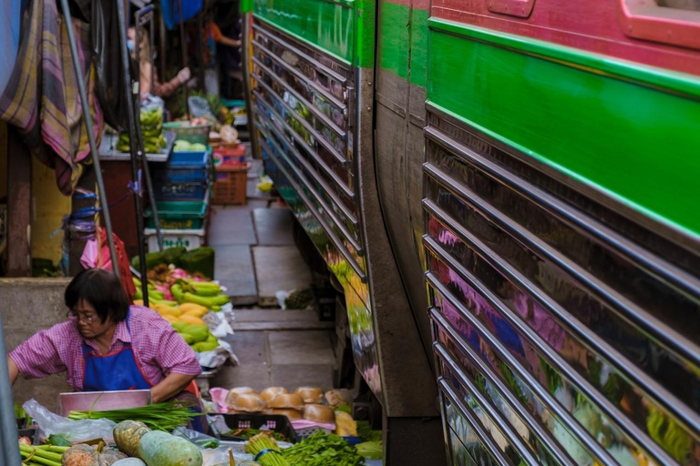 Mercado de Maeklong más viaje corto en tren, y Damnoen Saduak