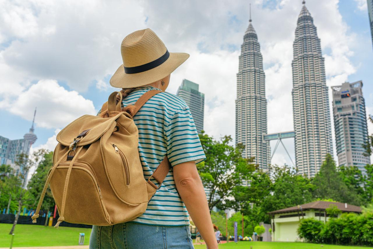 Kuala Lumpur: Petronas Twin Towers & KLCC Park Photoshoot Proposal: 50 photos | 60 mins