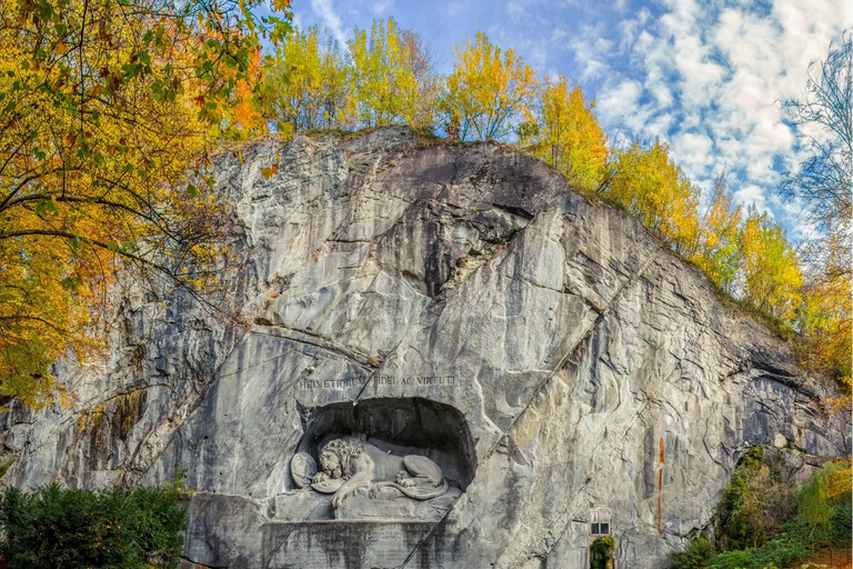 Lucerna: Prywatna piesza wycieczka z panoramicznym rejsem jachtem