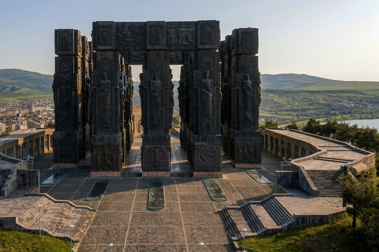 From Tbilisi: Mtskheta & Zedazeni Peak 4x4 Tour with Picnic