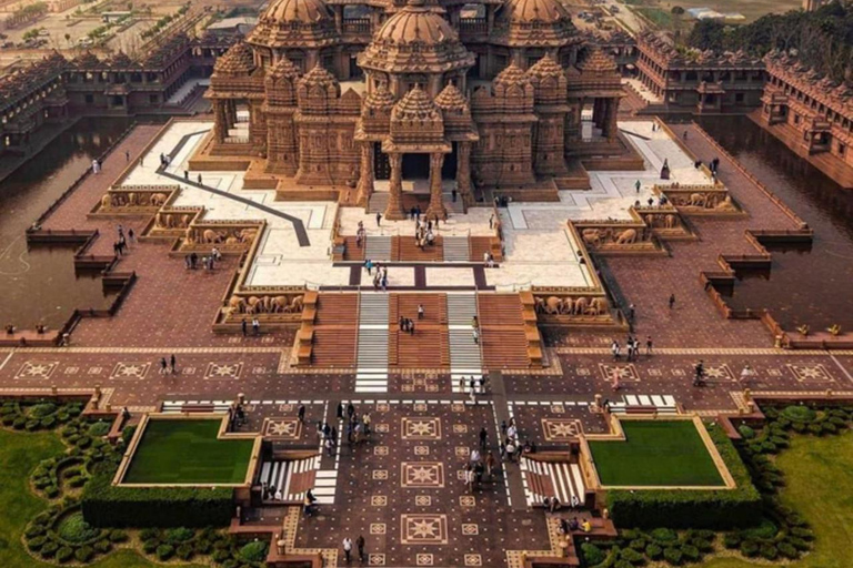 UNESCO Grobowiec Humajuna + Świątynia Akshardham Pokaz świateł i wodyWszystko w cenie: Grobowiec Humajuna, pokaz świetlno-wodny Akshardham