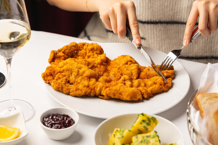 Vienna: Cena spettacolo di Johann StraussCategoria A - Anello