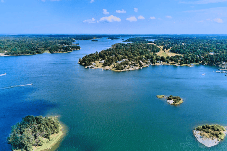 Estocolmo: tour guiado en barco por el archipiélago y los canales