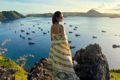 Labuan Bajo: Komodo 8 Stops & Sunset, Guide & Documentation