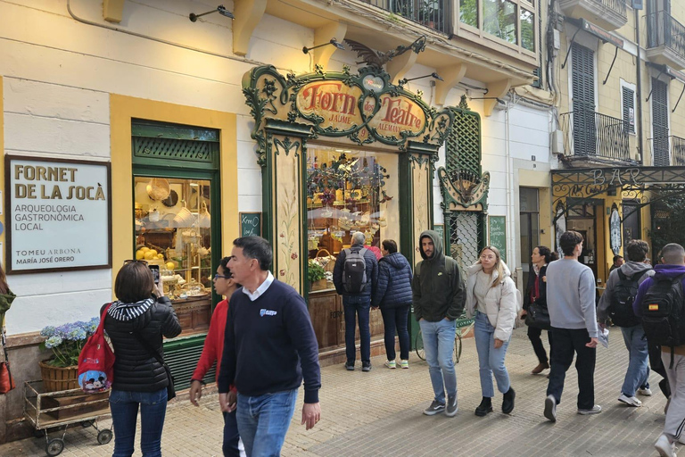 Palma: Old Town Guided Tour with Cathedral Skip-the-Line