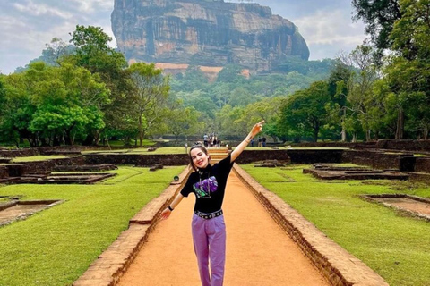 From Colombo: Dambulla, Sigiriya, and Jeep Safari Day Trip