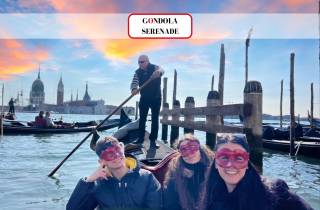 Venedig: Gondelserenade auf dem Canal Grande mit Maske