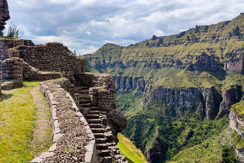From Cusco: Waqrapukara Day Trip with Lunch