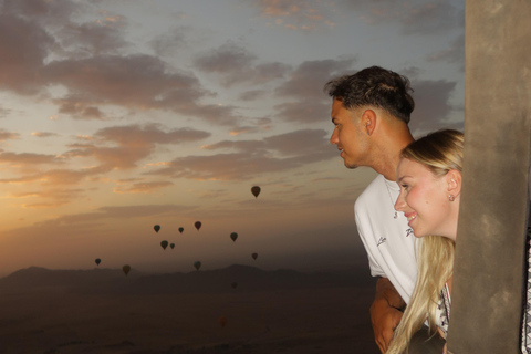 Marrakech: giro romantico in mongolfiera e colazione berbera