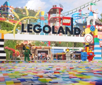 From London: LEGOLAND® Windsor Resort Entry & Coach Transfer