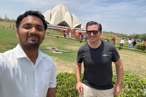 Delhi: tour privado de medio día o día completo por la antigua y la nueva DelhiTour por la antigua y nueva Delhi con servicio de guía