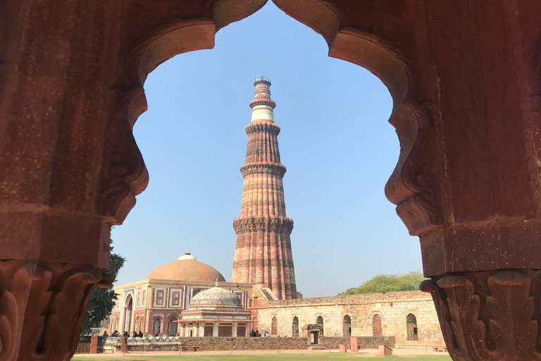 Qutub Minar Tour privado en coche con Salta la colaTour privado de Qutub Minar en coche