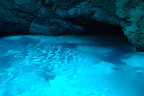 Marina Frapa: tour in barca di 7 grotte con drink e snorkelingMarina Frapa: tour in barca alle 7 grotte con bevande e snorkeling