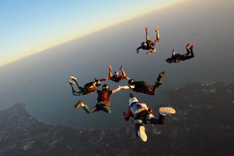 Pattaya: Dropzone Tandem Skydive Experience com vista para o marPacote econômico