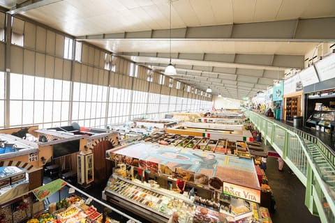 Frankfurt: Guided Food Tour with Local Market Visit