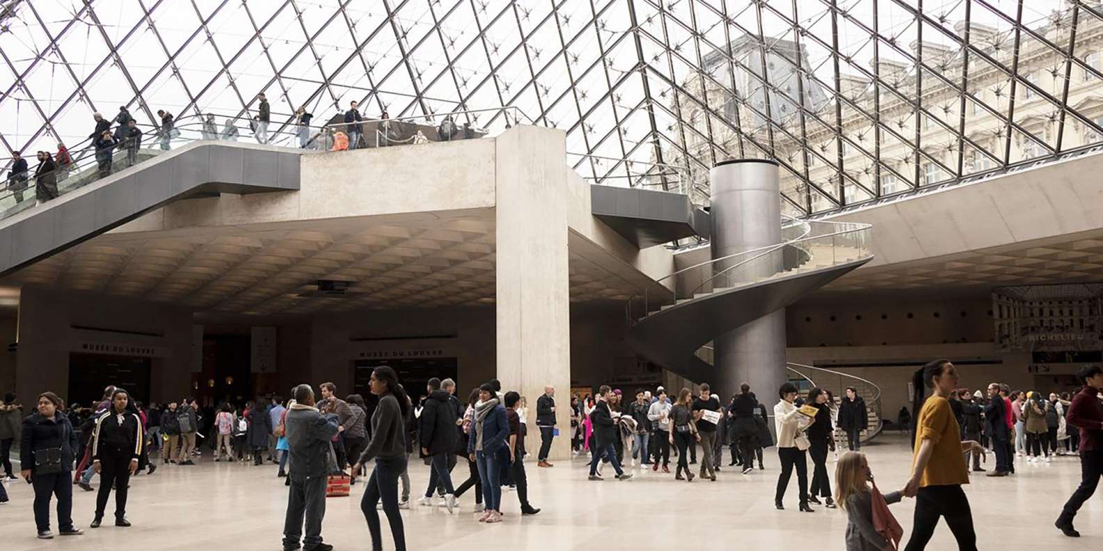 Paris Louvre: tour of art treasures + Mona Lisa pass