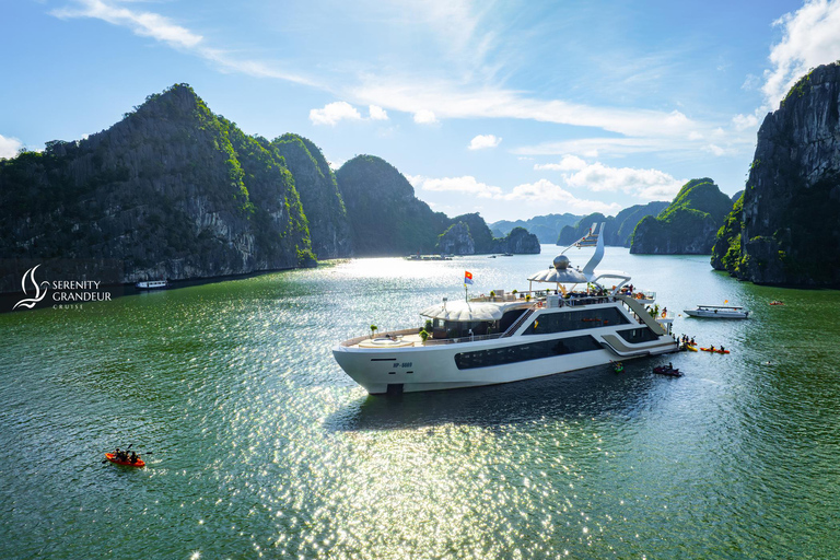 河内/卡巴兰哈湾游轮 - 皮划艇、按摩浴缸、滑水道河内/吉婆兰哈湾游船之旅：皮划艇、按摩浴缸、滑水道