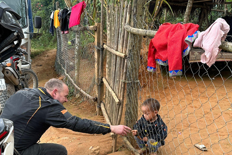 Aventura de 13 días en moto de Vietnam del Norte a LaosRuta en moto guiada de 13 días de Aventura del Norte de Vietnam a Laos