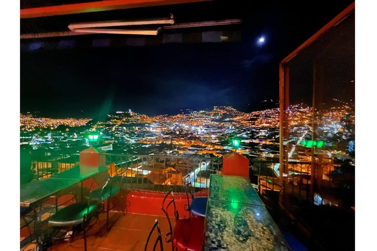 基多晚间之旅：殖民地灯光和当地生活