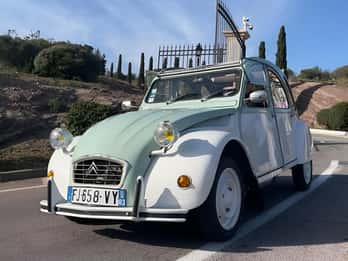 Weinverkostung im 2CV