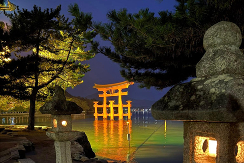 Prywatna wycieczka z przewodnikiem po Hiroszimie i wyspie MiyajimaHiroszima i wyspa Miyajima - prywatna wycieczka grupowa z przewodnikiem