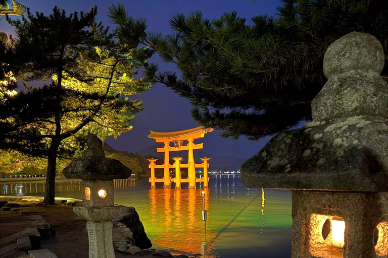 Prywatna wycieczka z przewodnikiem po Hiroszimie i wyspie MiyajimaHiroszima i wyspa Miyajima - prywatna wycieczka grupowa z przewodnikiem