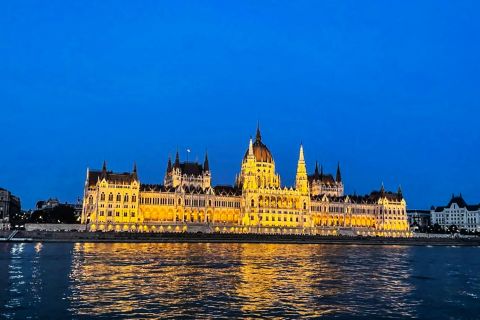 Budapest : Croisière en soirée avec boisson de bienvenue