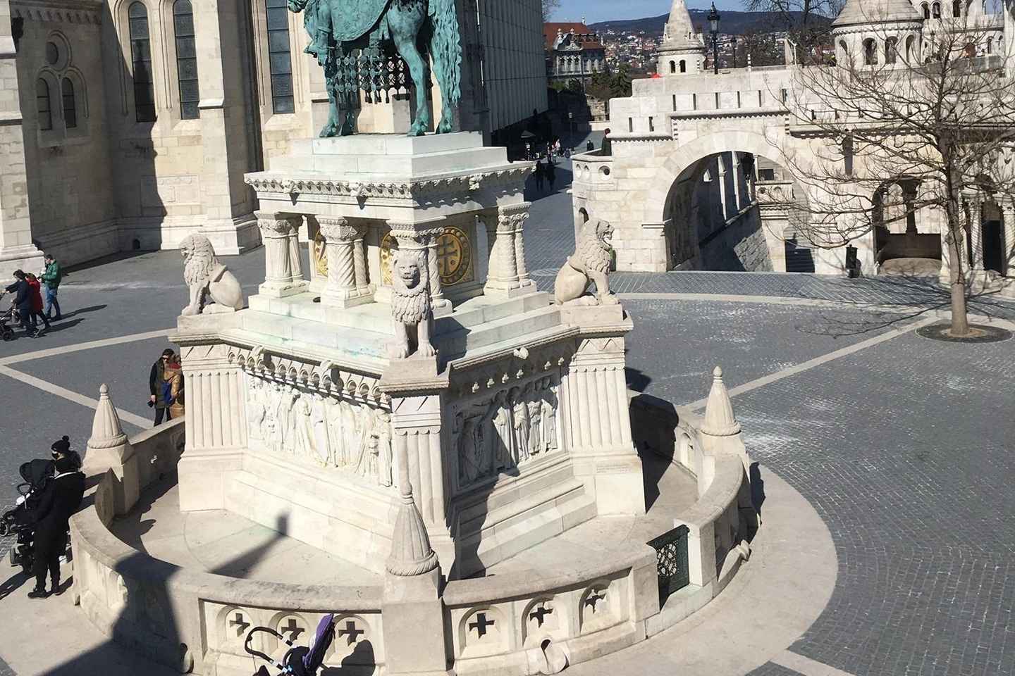 Budapest: Private City Tour with Rooftop Bar Visit