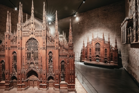 Mailand: Eintrittskarte für den Dom und die DomterrassenKathedrale & Terrassen an der Treppe