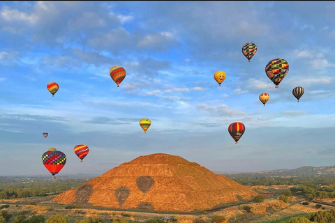 Vuelo en globo aerostático desde CDMX + desayuno cuevaSolo Vuelo dans le monde aérostatique