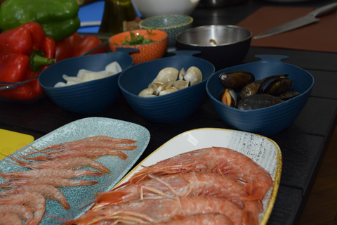 Madrid: Seafood Paella Masterclass Near Sol with Drinks Included