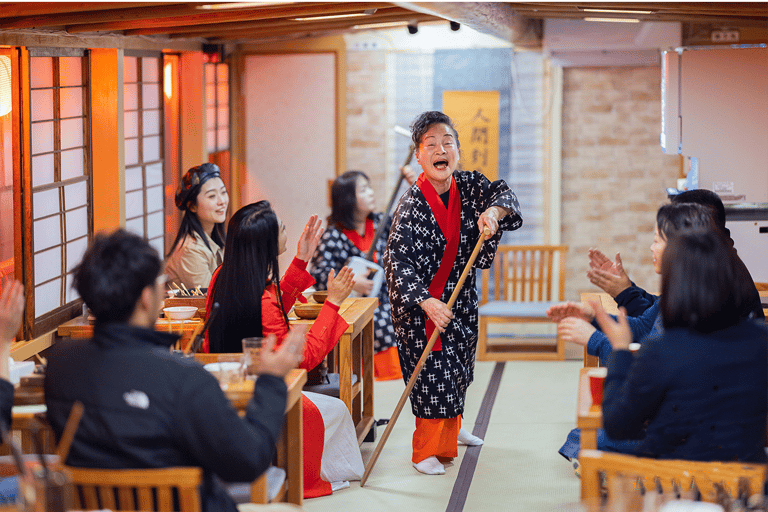 Tokyo: Crociera con cena con Shamisen e spettacolo di danza sulla Torre di Tokyo