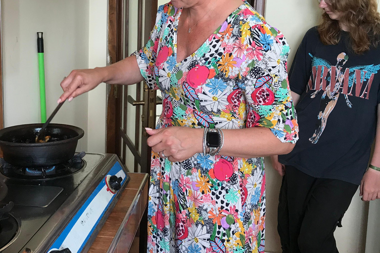 阿努拉德普勒：当地市场探访与草药米工坊体验