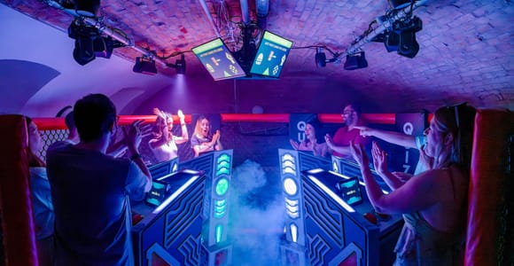 Budapest: TV Show-Style Live Quiz Game with Buzzers