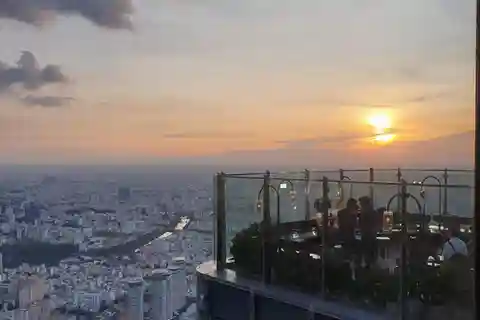 Saigon: Sunset Café Experience im Landmark 81 und Foodtour