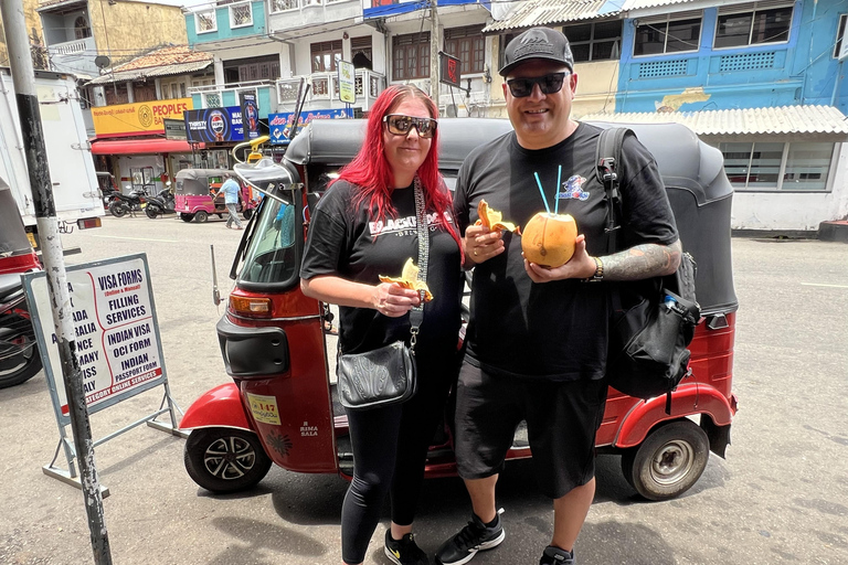 Colombo: Hidden Stories, Colonial Heritage Tuk-Tuk Tour