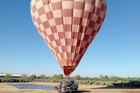 Teotihuacan heldag: Ballongflygning + pyramiderna och hantverksbryggeriTeotihuacan heldag: Ballongflygning + pyramidrundtur och bryggeri