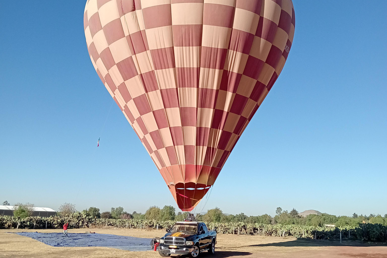 Dia inteiro em Teotihuacan: voo de balão + passeio pelas pirâmides e cervejaria artesanalDia inteiro em Teotihuacan: voo de balão + passeio pelas pirâmides e cervejaria